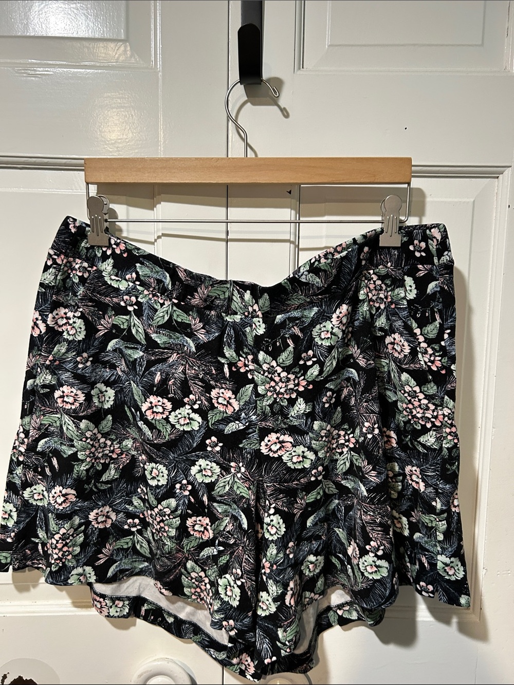 J. Jill Black Floral shorts with Pink & Green Accents so comfortable